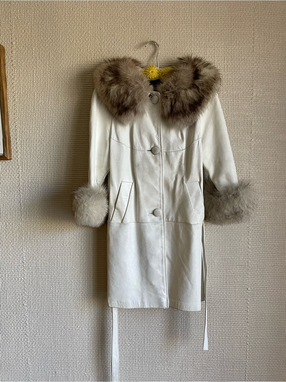 Women's White Leather Coat with Fur Trim - Picture 4 of 6